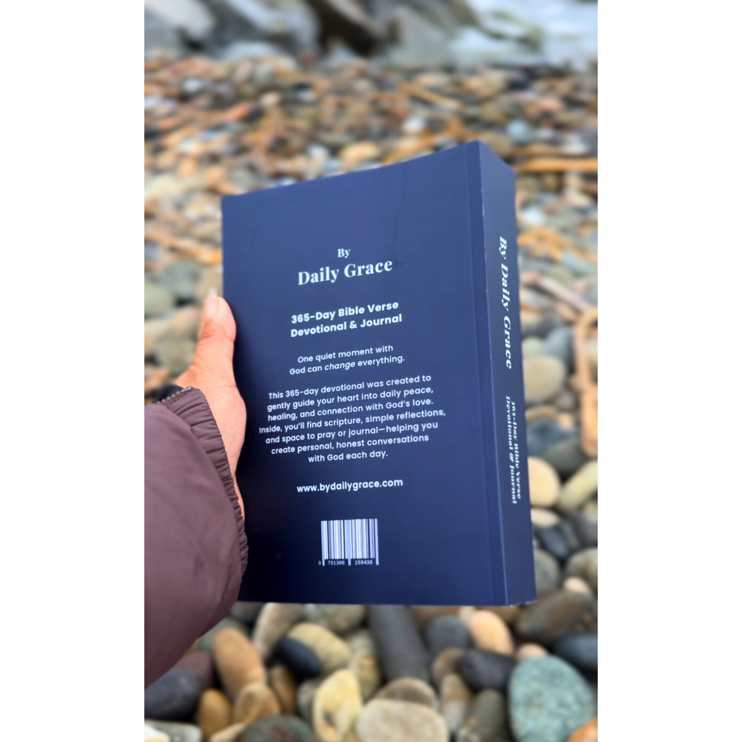 By Daily Grace: 365-Day Bible Verse Devotional & Journal